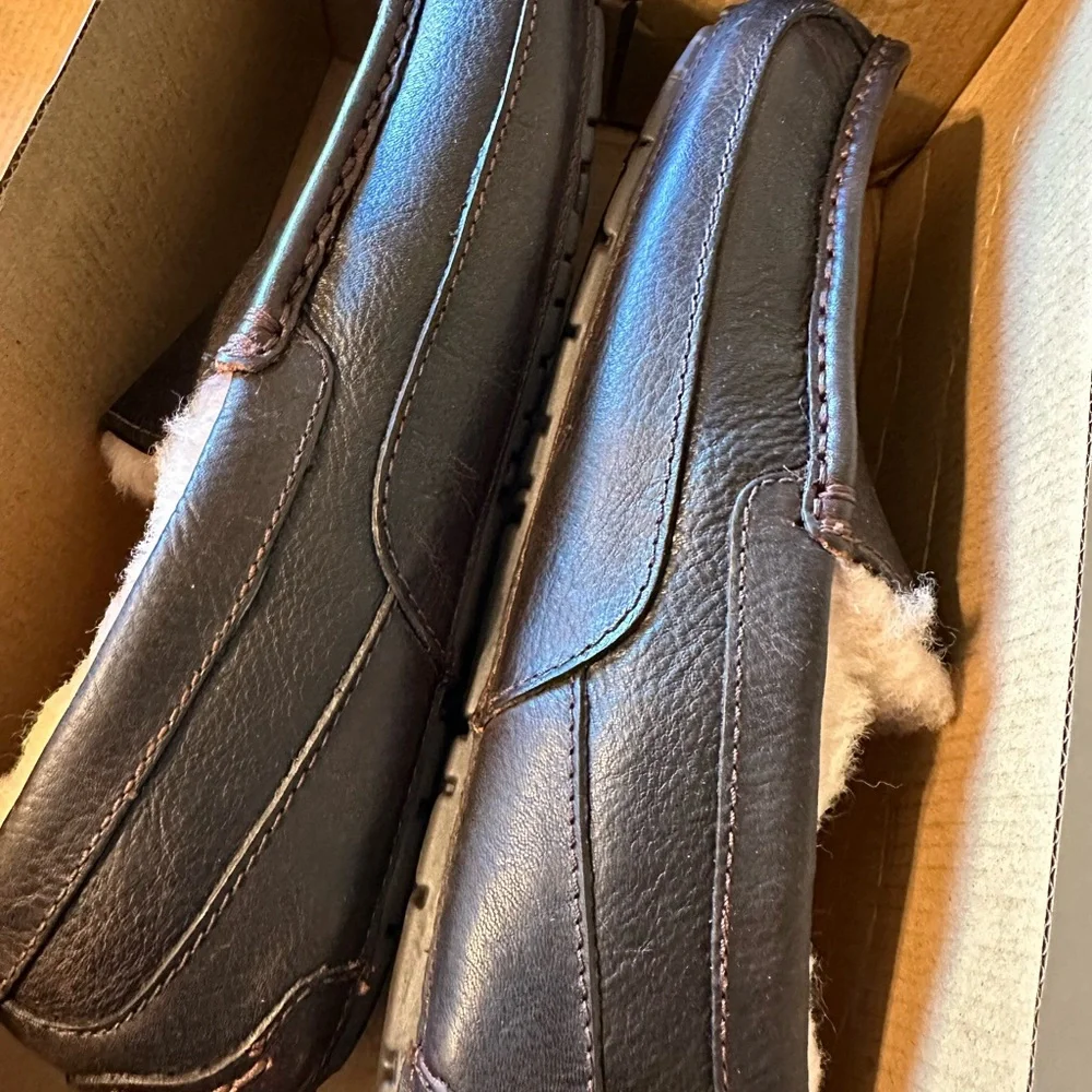 UGG Sheepskin Lined Black Slippers, MEN’S SIZE 10 - Picture 7 of 7